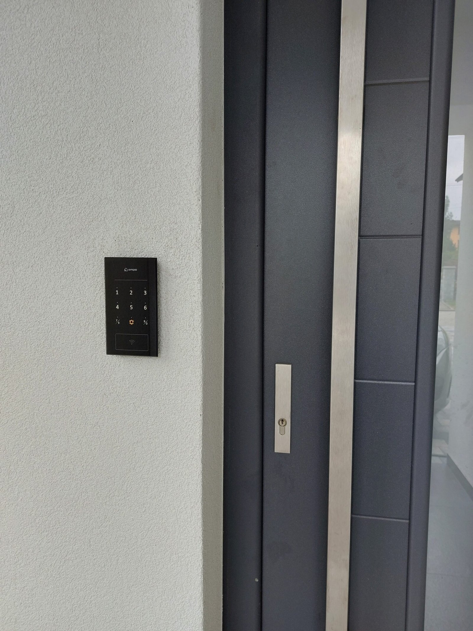 Panel Ampio z kontrolą dostępu przy wejściu