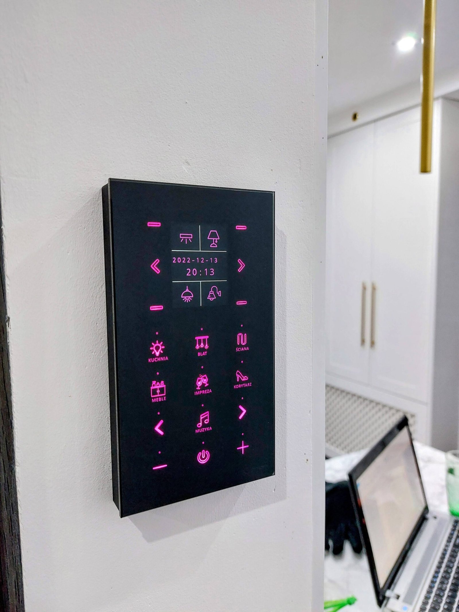 Panel Ampio M18 z kolorowym podświetleniem
